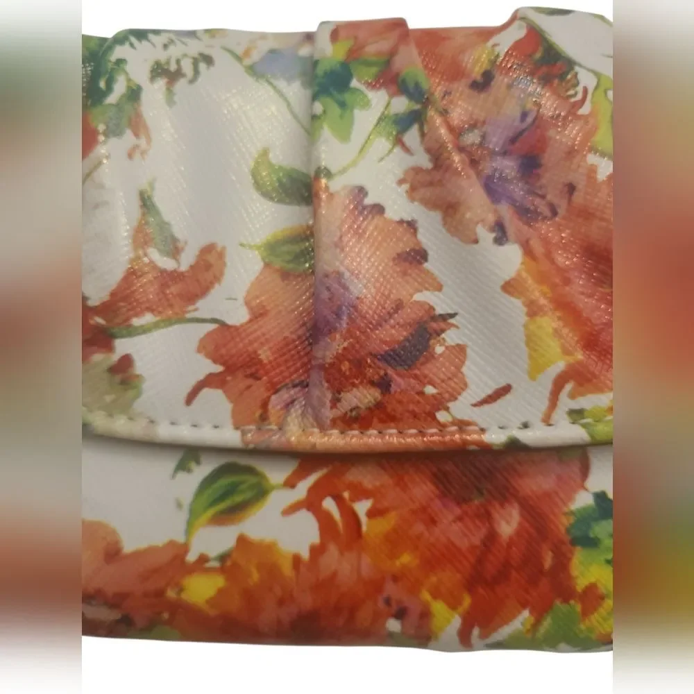 APT 9 Clutch Wallet Floral Pleated Snap Front‎ Closure